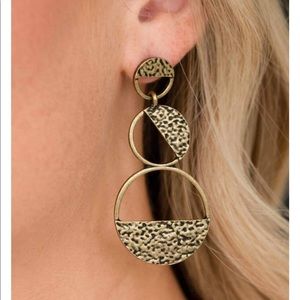 Earrings all size, style and colors !!